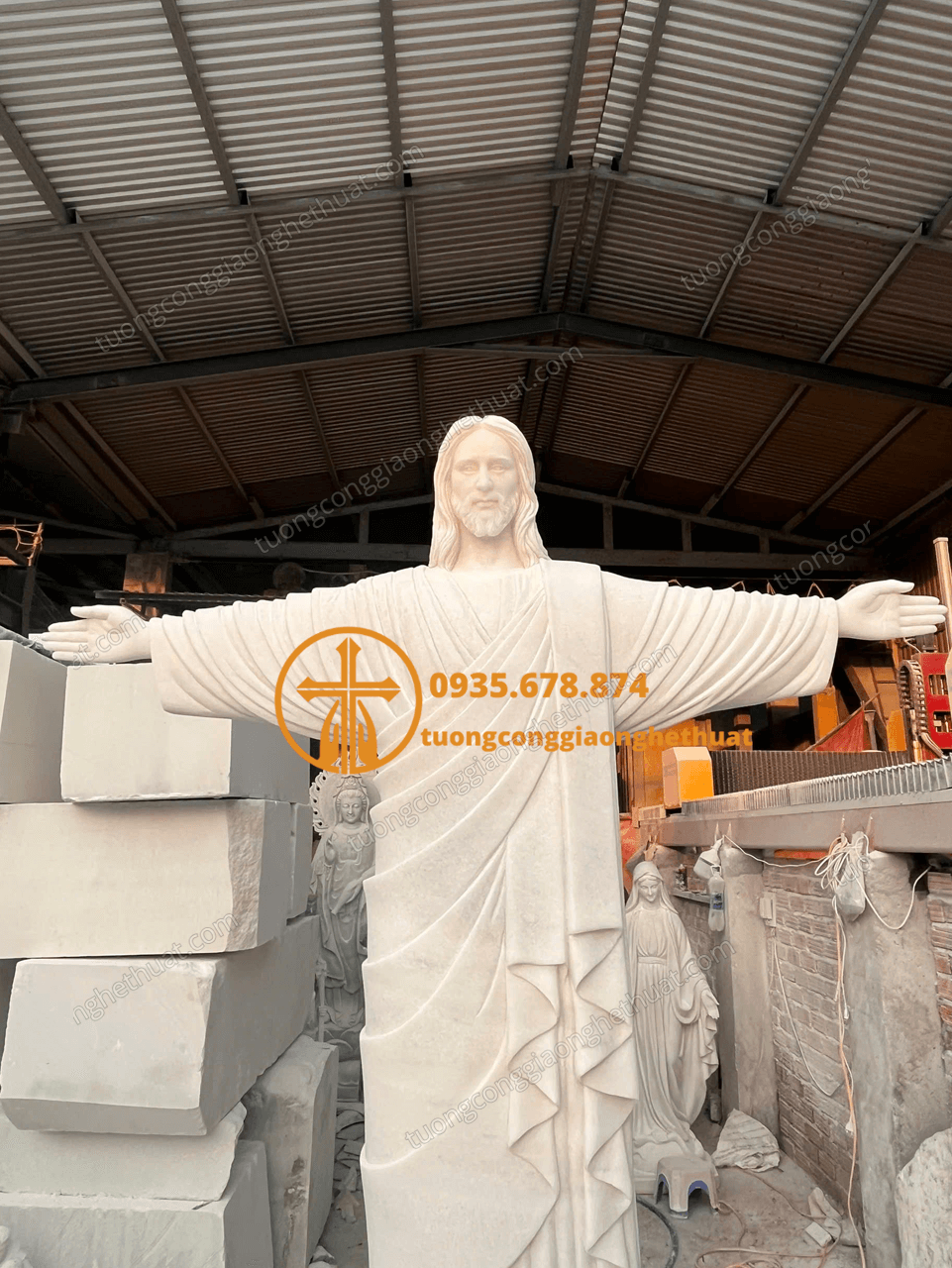 Tượng Chúa Kitô Vua Mẫu Brazil Bằng Đá Trắng Non Nước