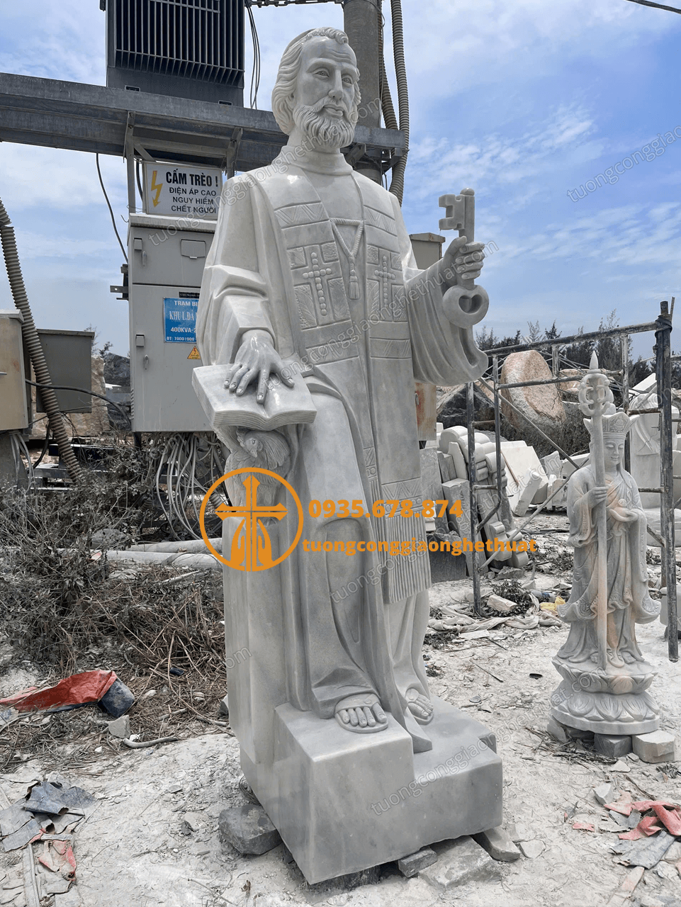 Tượng Thánh Phêrô Bằng Đá  Trắng Đẹp Tại Bình Dương