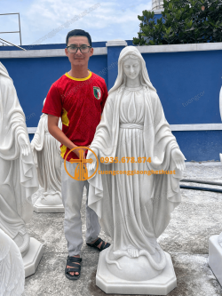 tuong duc me ban on bang da trang cao 1,5 met
