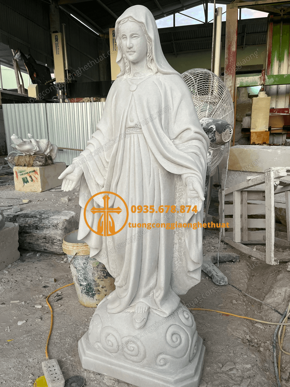 Tượng Đức Mẹ Ban Ơn Bằng Đá Trắng Nguyên Khối 1,5 Mét
