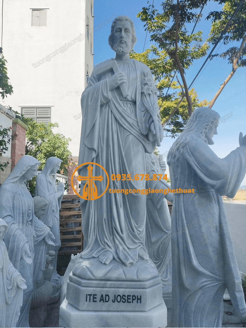 Tượng Thánh Giuse Thợ Bằng Đá Trắng Đẹp Tại Quảng Ngãi