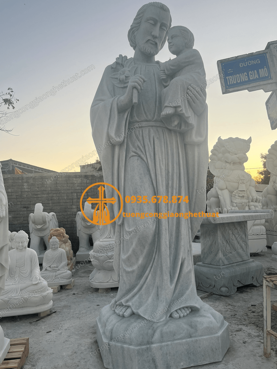 Tượng Thánh Giuse Bồng Chúa Bằng Đá Non Nước Đẹp