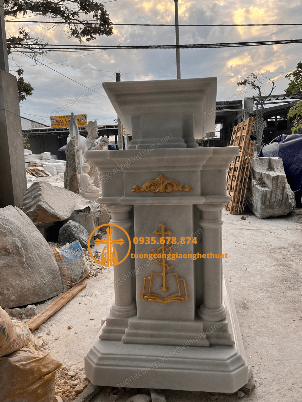 Bục Đọc Sách Bằng Đá Trắng Đẹp Tại Đà Nẵng
