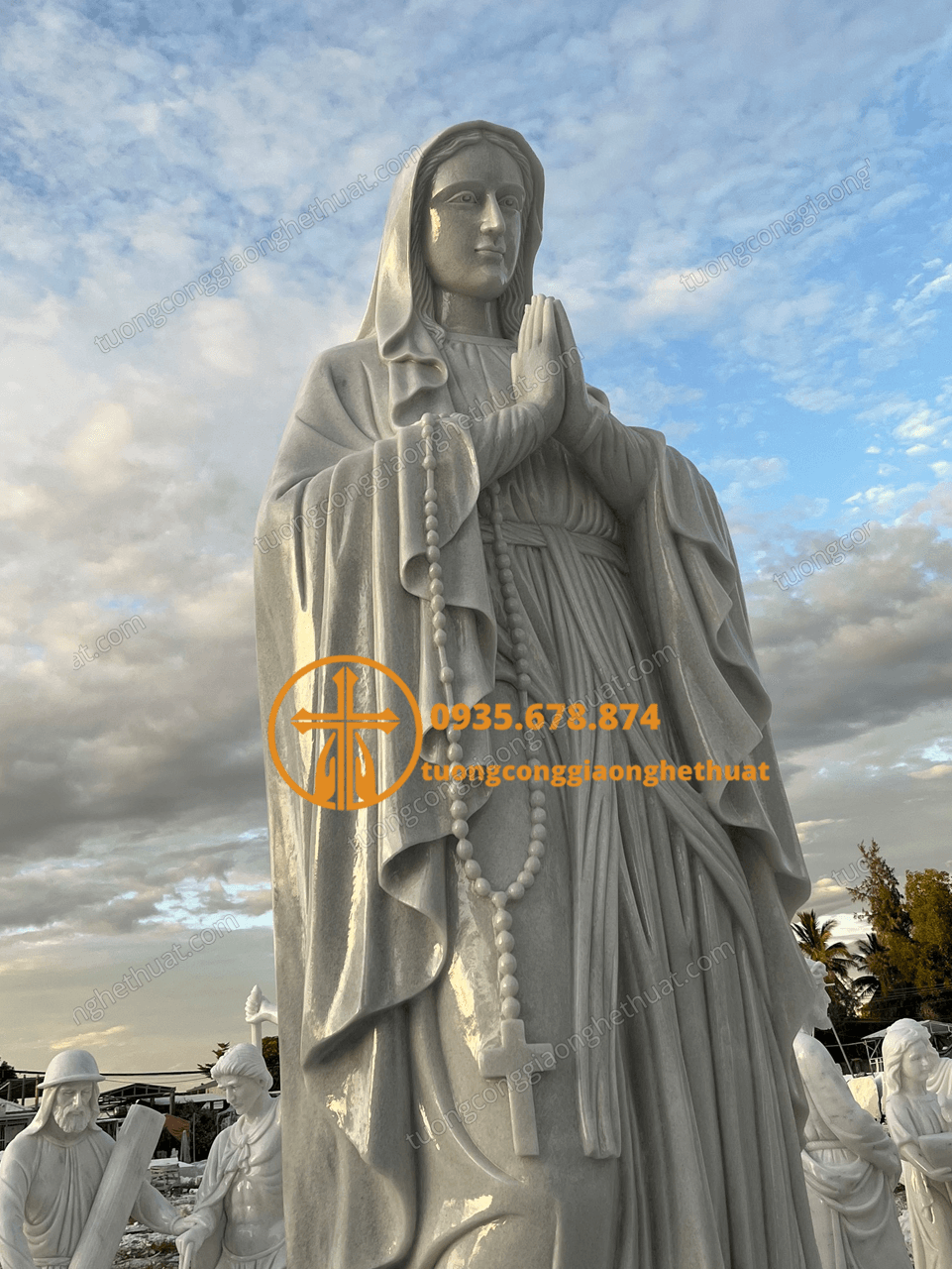 Tượng Đức Mẹ Mân Côi Bằng Đá Cẩm Thạch Xám Non Nước