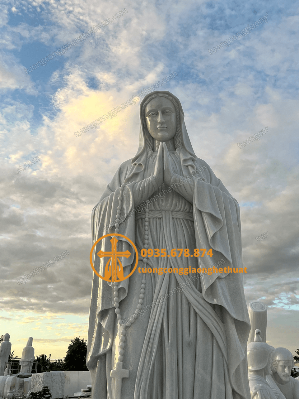 Tượng Đức Mẹ Mân Côi Bằng Đá Cẩm Thạch Xám Non Nước