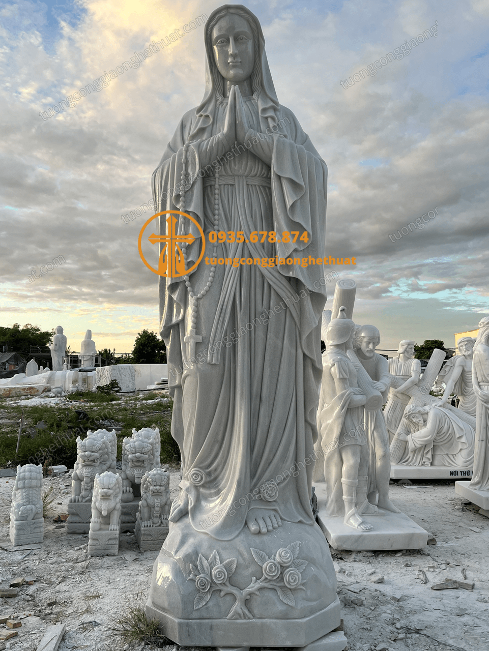 Tượng Đức Mẹ Mân Côi Bằng Đá Cẩm Thạch Xám Non Nước