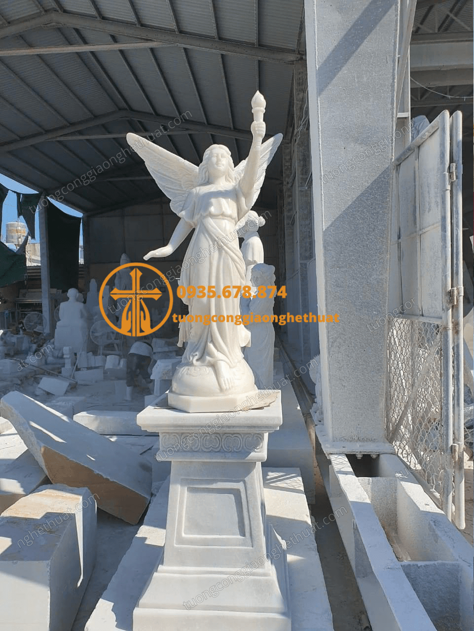 Tượng Thiên Thần Cầm Đuốc Bằng Đá Cẩm Thạch Tự Nhiên