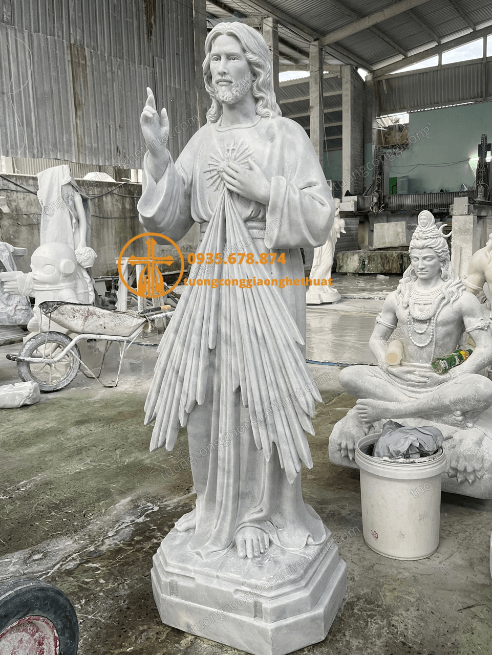 Tượng Chúa Thương Xót Bằng Đá Cẩm Thạch Xám Cao Cấp