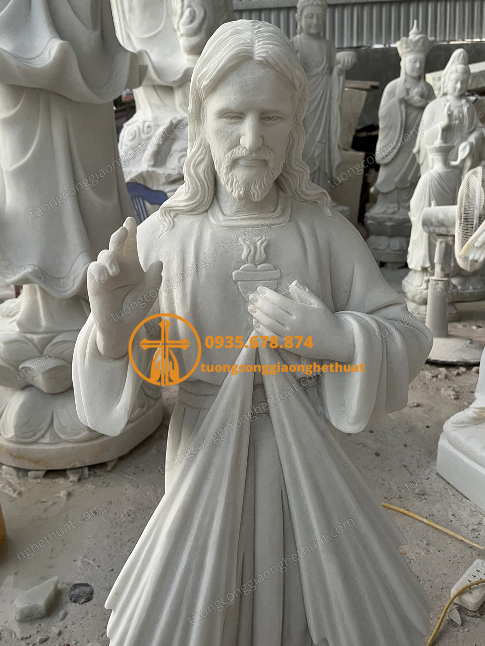 Tượng Chúa Thương Xót Bằng Đá Size Nhỏ Thờ Trong Nhà