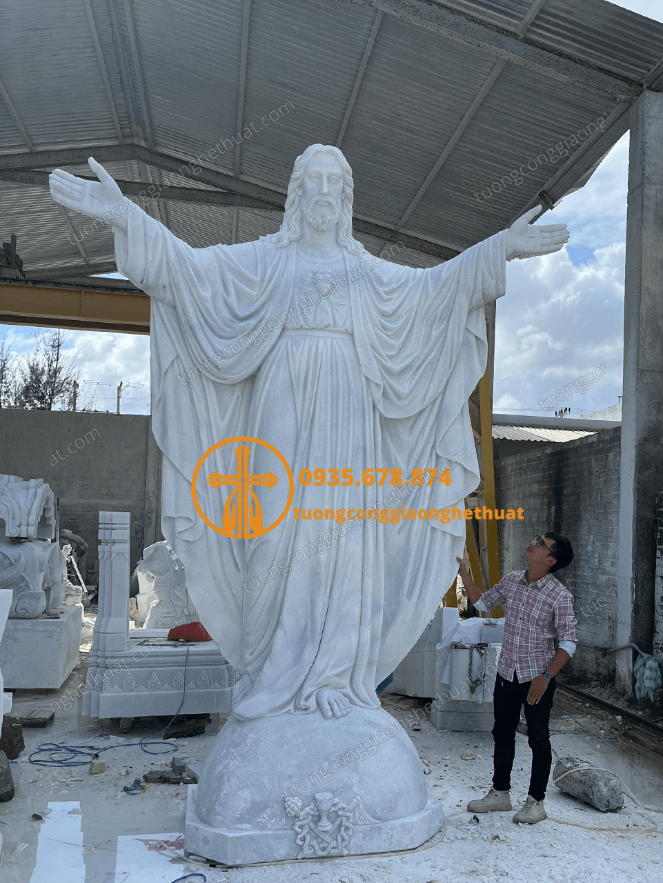 Tượng Chúa Thánh Tâm Bằng Đá Cẩm Thạch Trắng Đẹp Nhất
