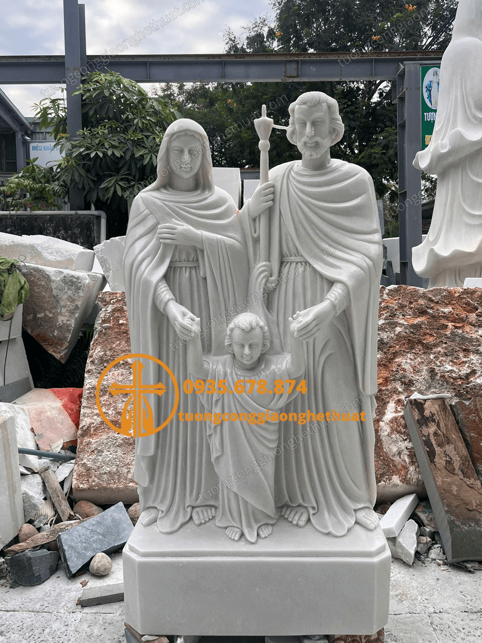 Tượng Gia Đình Thánh Gia Bằng Đá Trắng Tinh Xảo