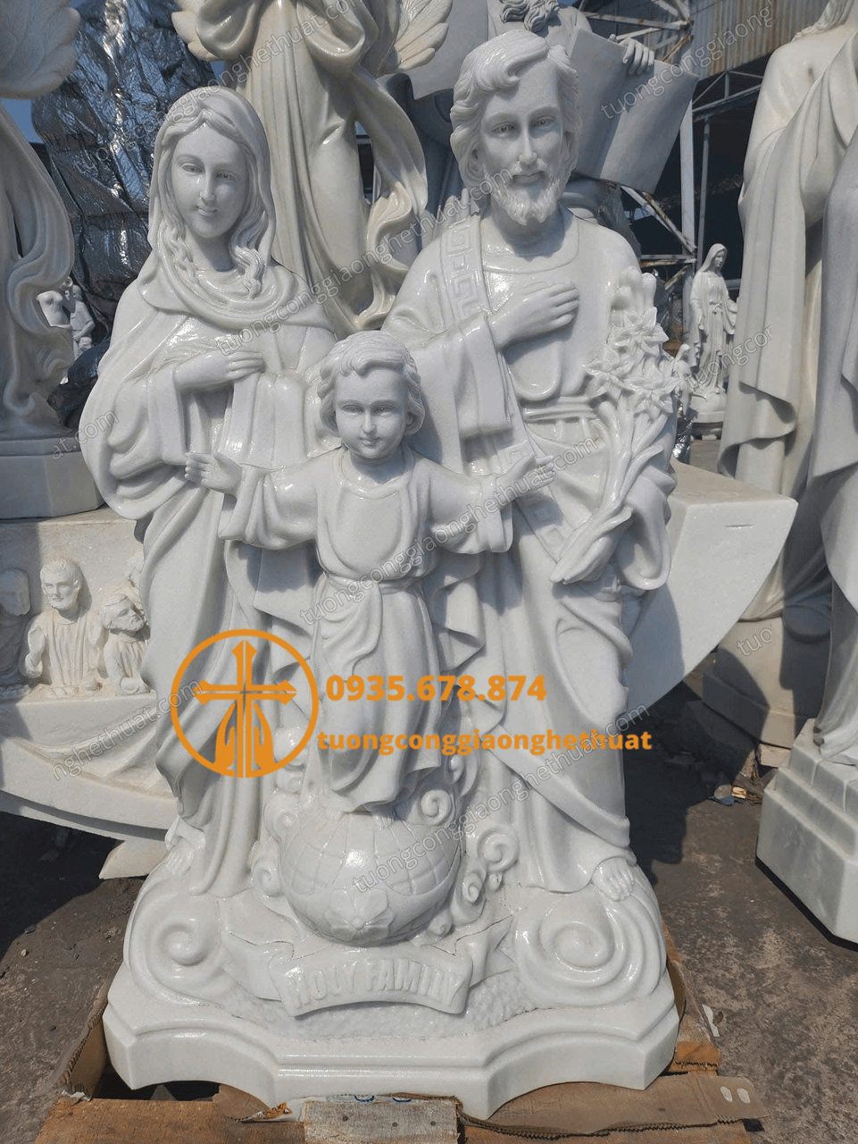 Tượng Gia Đình Thánh Gia Bằng Đá Trắng Đẹp
