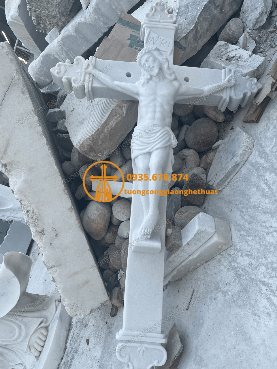 Tượng Chúa Chịu Nạn Bằng Đá Trắng Cao 1,5 Mét
