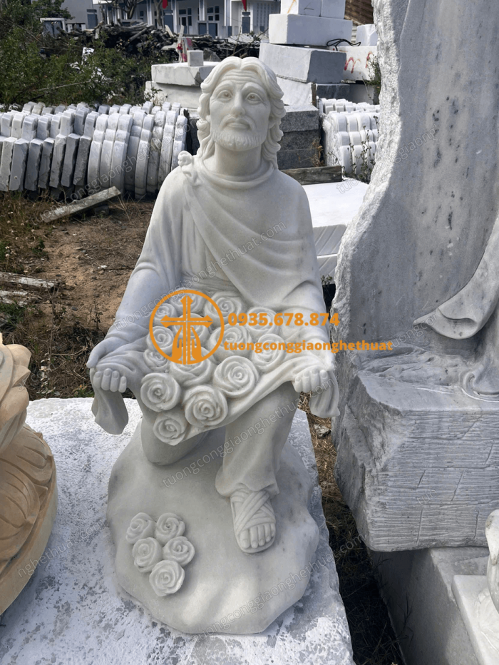 tuong chua giesu cau nguyen bang da trang dep