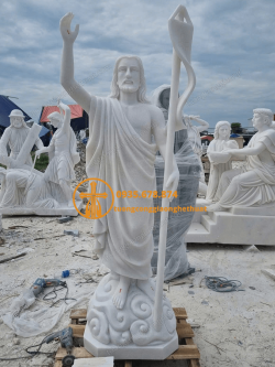 tuong chua phuc sinh bang da trang tinh khiet