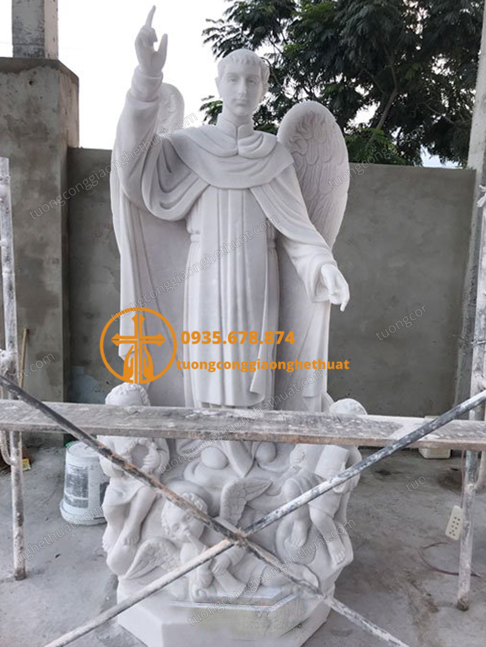 Tượng Thánh Vinh Sơn Bằng Đá Cẩm Thạch Trắng Đẹp